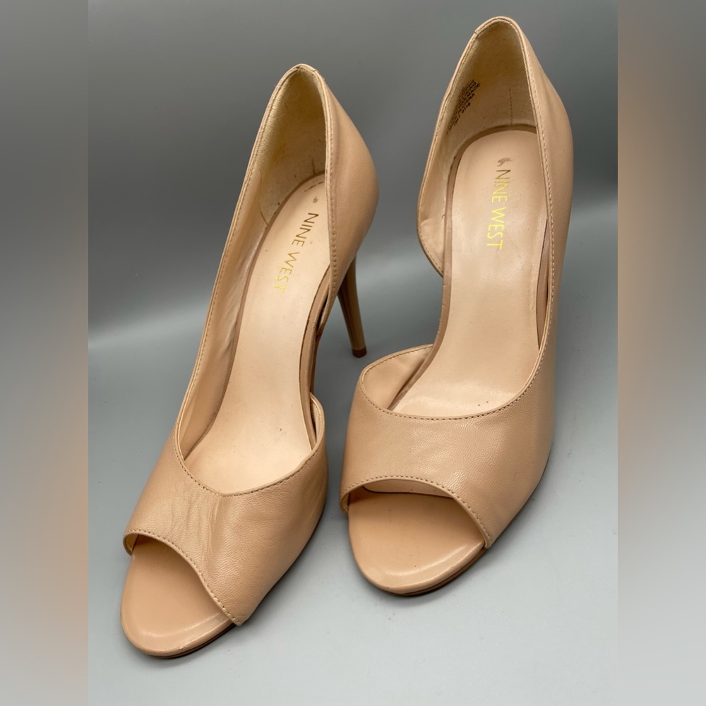 Women’s Nine West open toed high heel tan shoes. Size 7.5. AC019